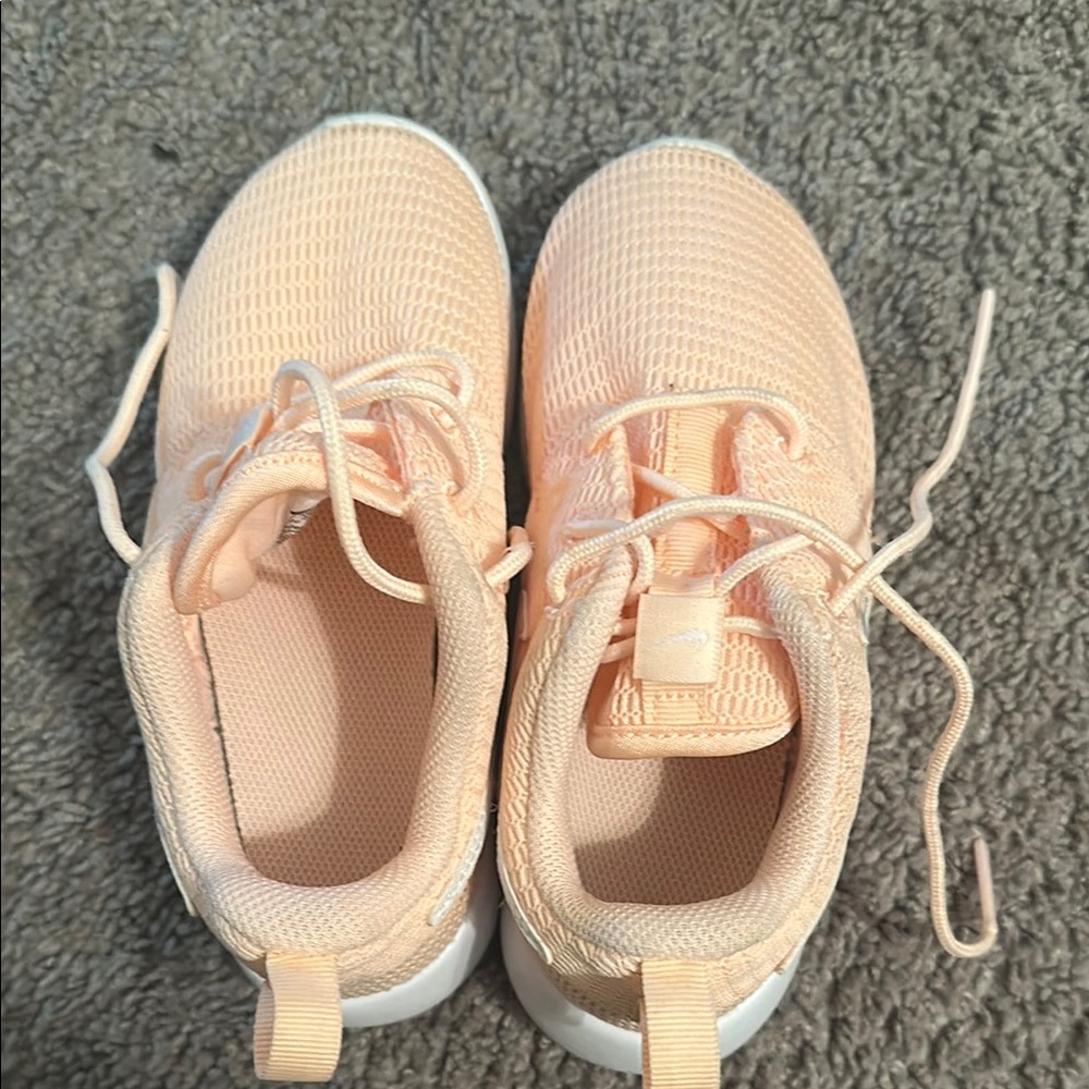 Nike Little Girls 12c Roshe Run Sneakers- Worn one time! - Picture 7 of 7